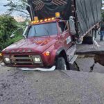 Colapsó puente en la vía Lorica – Chinú: camión quedó atrapado