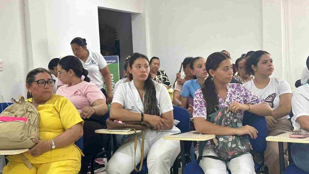 Gobernación verifica atención y acompaña diálogo con trabajadores en el Hospital San Nicolás 1 Empleados del Hospital San Nicolas 1 |