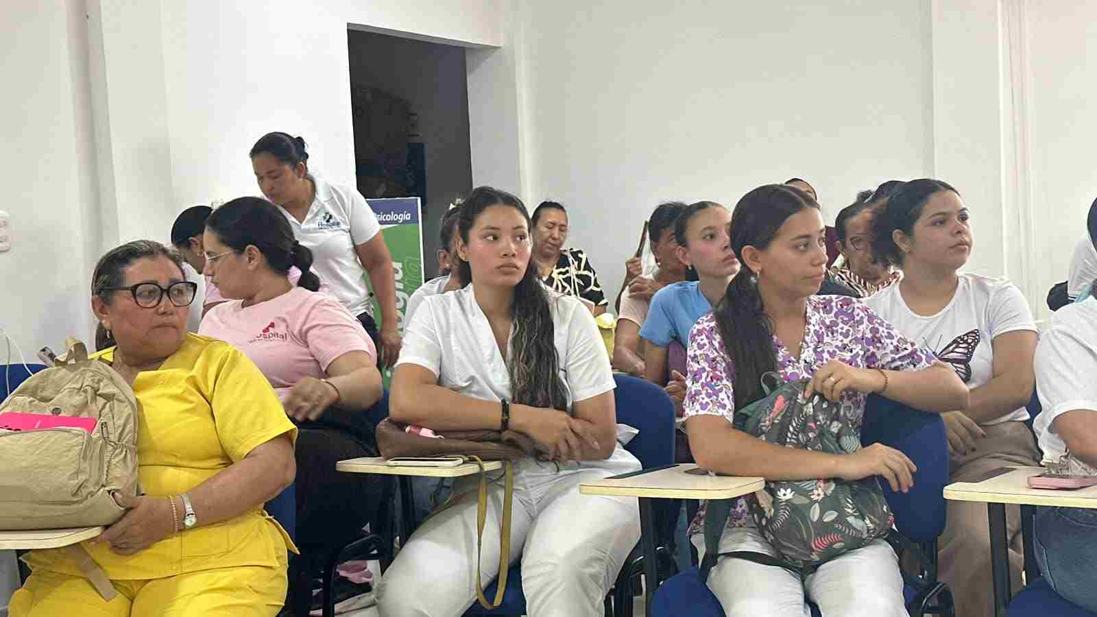 Gobernación verifica atención y acompaña diálogo con trabajadores en el Hospital San Nicolás 1 Empleados del Hospital San Nicolas 1 |