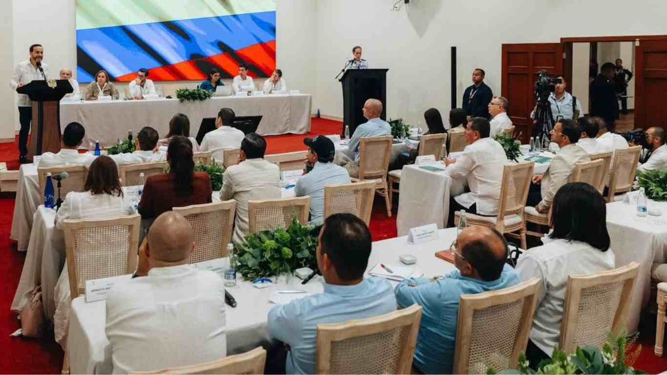 Presidente se reunió con alcaldes y gobernadores para “blindar” las regiones ante el fenómeno de El Niño 2 Reunion president Alcalde 2 |